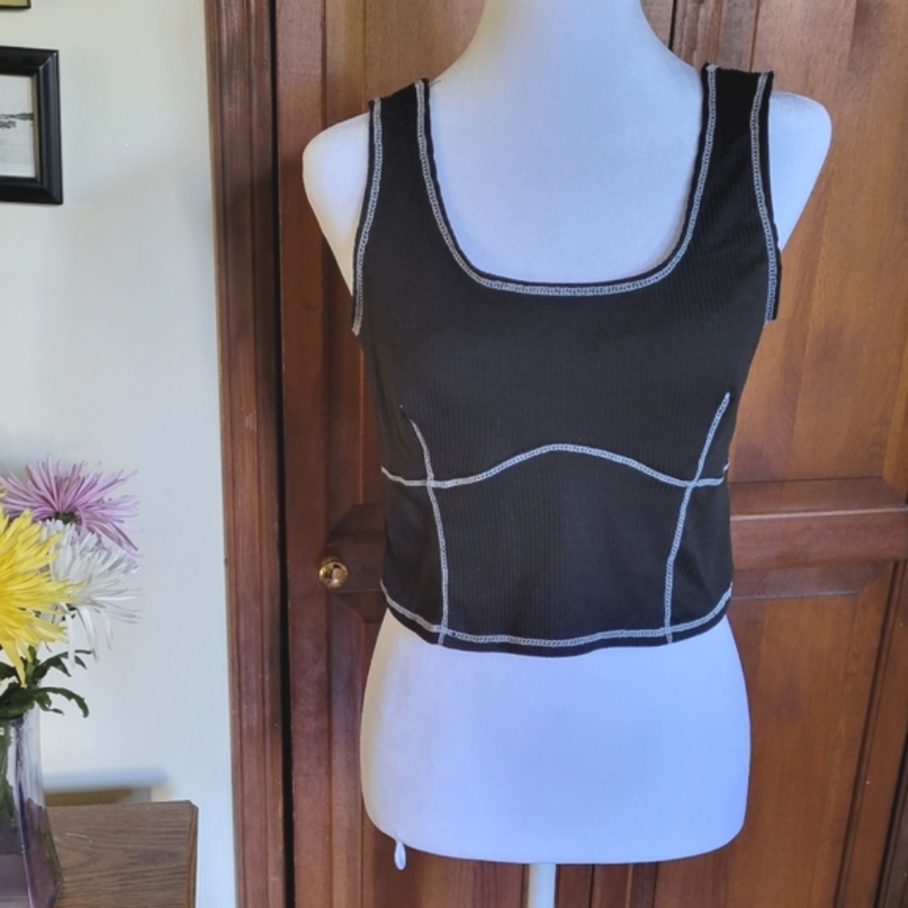 SOLD Gaze ribbed cropped tank top